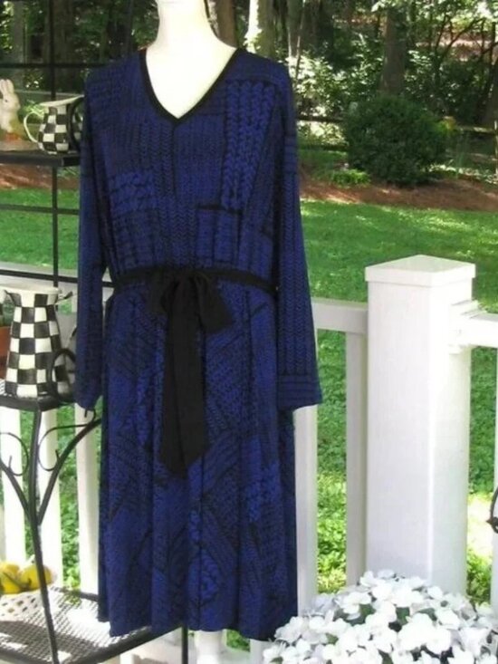Susan Graver Dresses & Skirts - Susan Graver printed liquid knit long sleeve dress with belt 2X pullover luxury